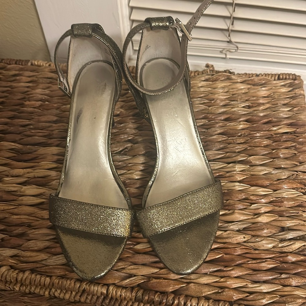 Aerosole 3 inch heels. Heels rest line
